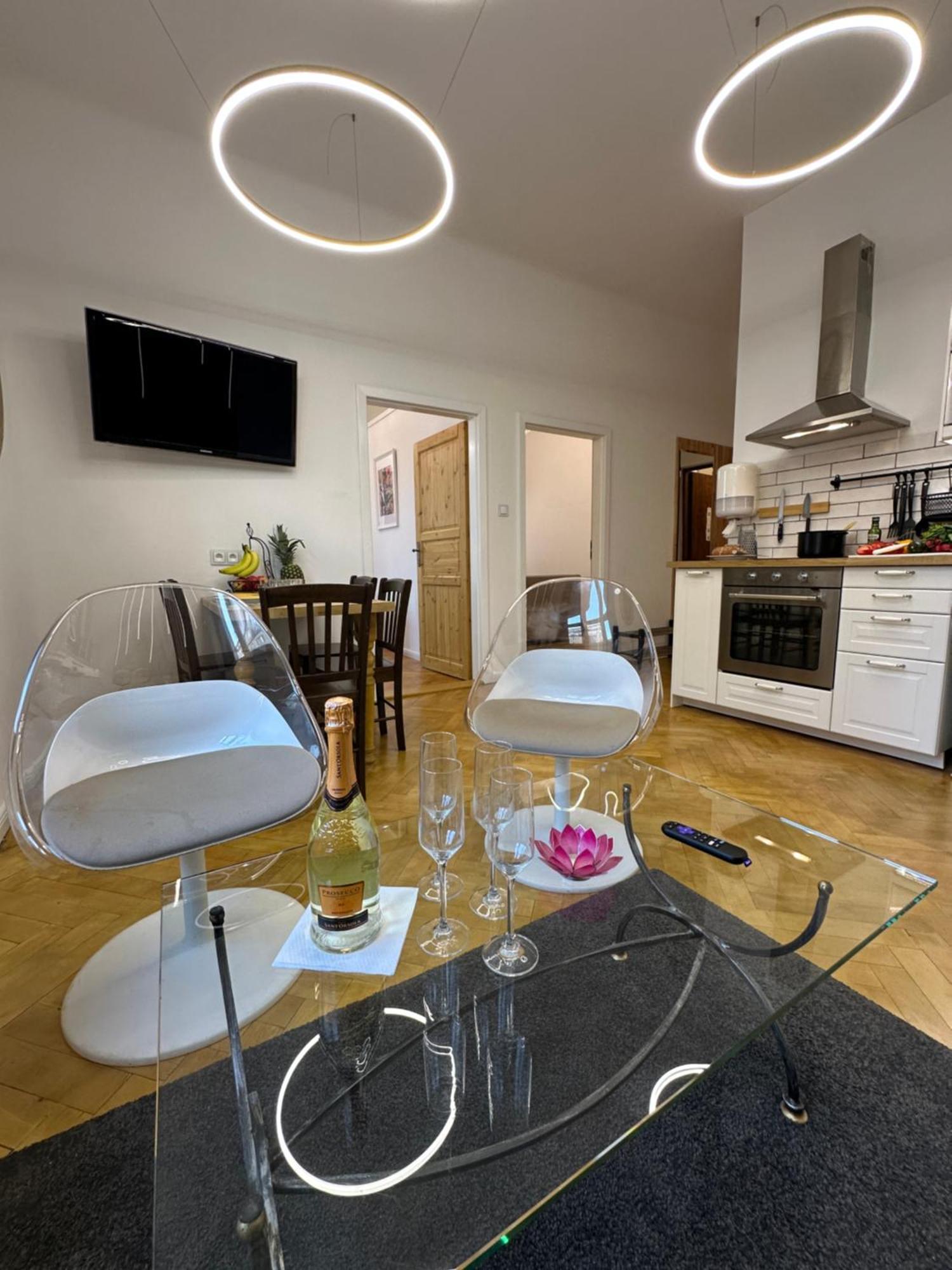 Karlin Oasis 2-Bedroom Apartment Prague Exterior photo
